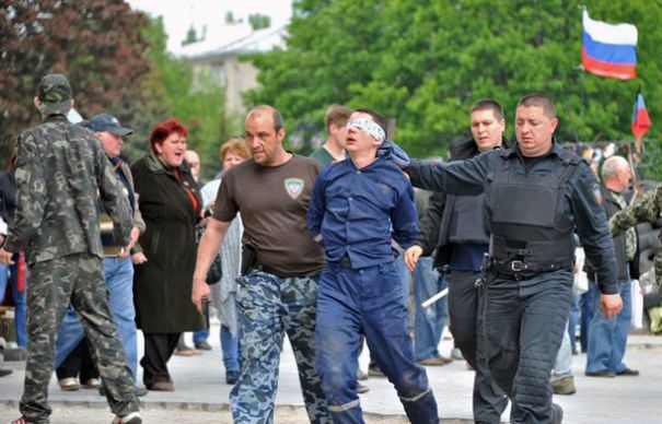 Schimb de PRIZONIERI intre Ucraina si Rusia: Parasutistii rusi capturati s-au intors in tara. Rusia a eliberat 63 de soldati ucraineni