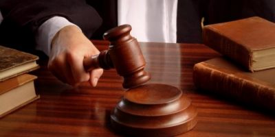 Premiera in justitie: parinti condamnati la inchisoare pentru ca au fost de acord ca fiii lor sa faca sex cu minore