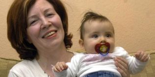O femeie din Germania, in varsta de 65 de ani, a nascut cvadrupleti