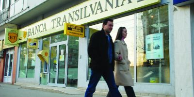 Peste 14.000 din cei 18.300 de clienti Volksbank cu credite in franci elvetieni au acceptat oferta de conversie a Bancii Transilvania