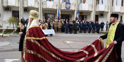 Fotografia cu Teodosie care a devenit virala: de ce a purtat Arhiepiscopul Tomisului mantie cu trena la parada de 1 Decembrie