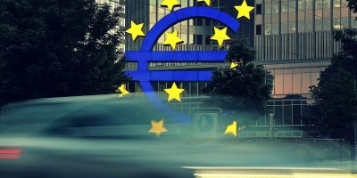 Analistii financiari se asteapta ca euro sa ajunga pana la un nivel maxim de 4,65 lei in urmatoarele 12 luni