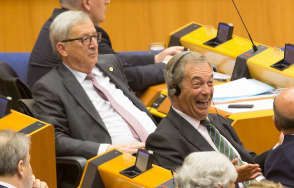 UPDATE. Europarlamentarul Nigel Farage, liderul partidului britanic extremist UKIP, demisioneaza din functie