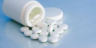 O aspirina pe zi poate prelungi viata. Ultimul studiu poate reaprinde controversele despre efectele acesteia