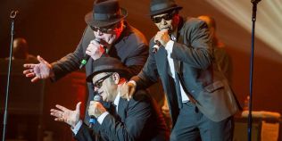 Concertul The Original Blues Brothers Band a fost reprogramat cu o saptamana mai devreme