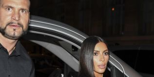 Filmul jafului de la Paris: Kim Kardashian i-a implorat pe hoti sa nu o impuste. Cine ar fi in spatele furtului