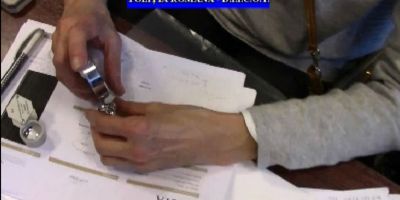 Cel mai scump inel din Romania, furat anul trecut din Paris, a fost predat proprietarilor. Un expert a confirmat ca diamantul este autentic