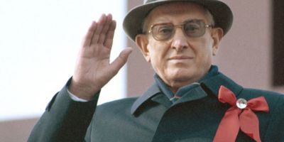 Yuri Andropov, omul care ar fi coordonat deshumarea si arderea osemintelor lui Hitler. A fost profesorul lui Ceausescu