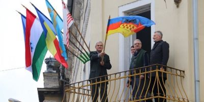 Gestul facut de eurodeputatul Laszlo Tokes. Ce drapel a arborat in ziua in care Oradea a sarbatorit 98 de ani de la eliberarea orasului