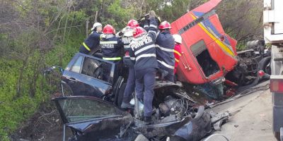 UPDATE Accident rutier grav in Olt. Patru oameni au murit in urma impactului devastator intre un TIR si doua autoturisme