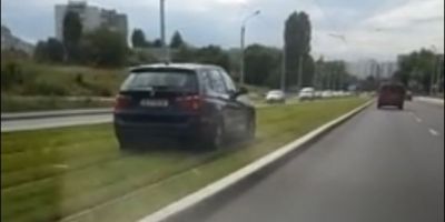 VIDEO SUV-ul BMV filmat in timp ce mergea pe linia 