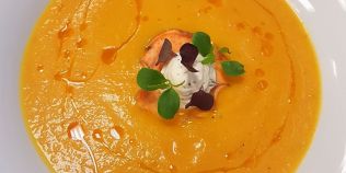 Supa crema de morcovi cu portocala si curry, un preparat usor de facut si delicios