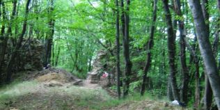 Cetatea Uriesilor de la Garbova. Legenda unei comori ingropate in zidurile din padure
