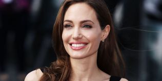 FOTO Angelina Jolie ar avea o relatie cu un celebru miliardar. Cine este presupusul iubit al actritei