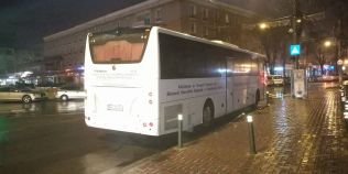 Cum blocheaza un autocar al Ministerului Afacerilor Interne o artera de circulatie de pe cel mai circulat bulevard din Galati
