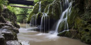 Se rezolva cea mai mare problema a Cascadei Bigar. Turistii vor beneficia de conditii decente